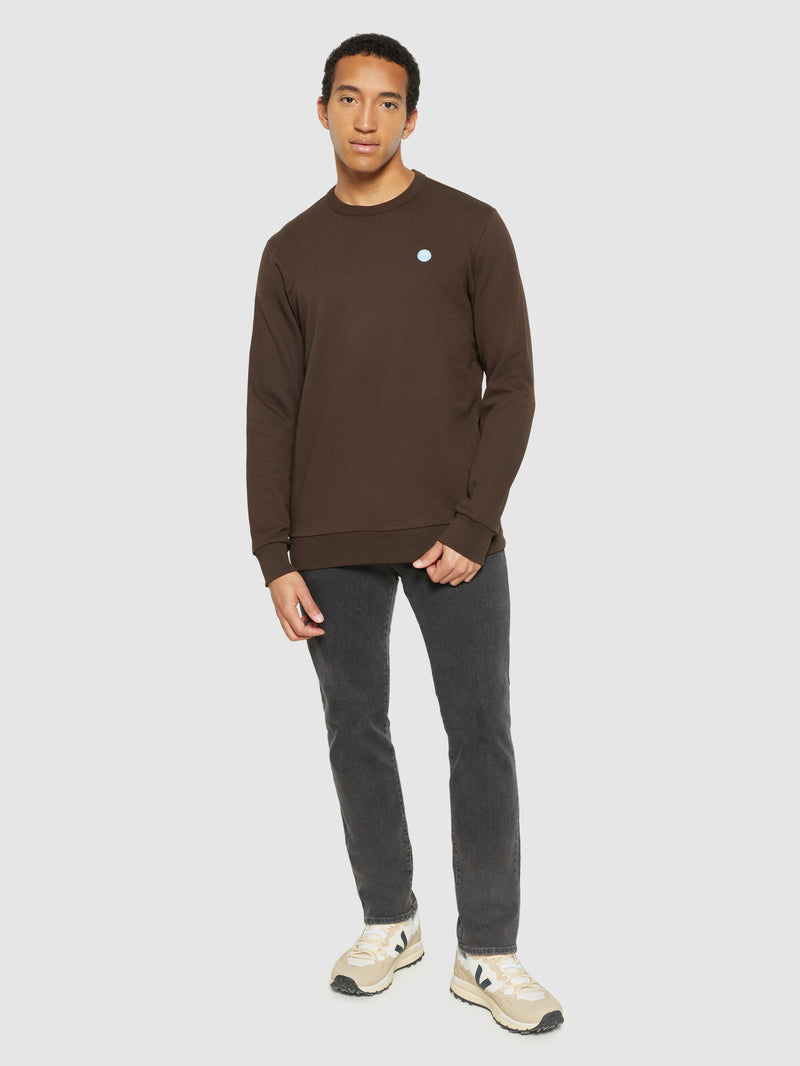 KnowledgeCotton Apparel - MEN Basic badge sweat Sweats 1243 Demitasse (brown)