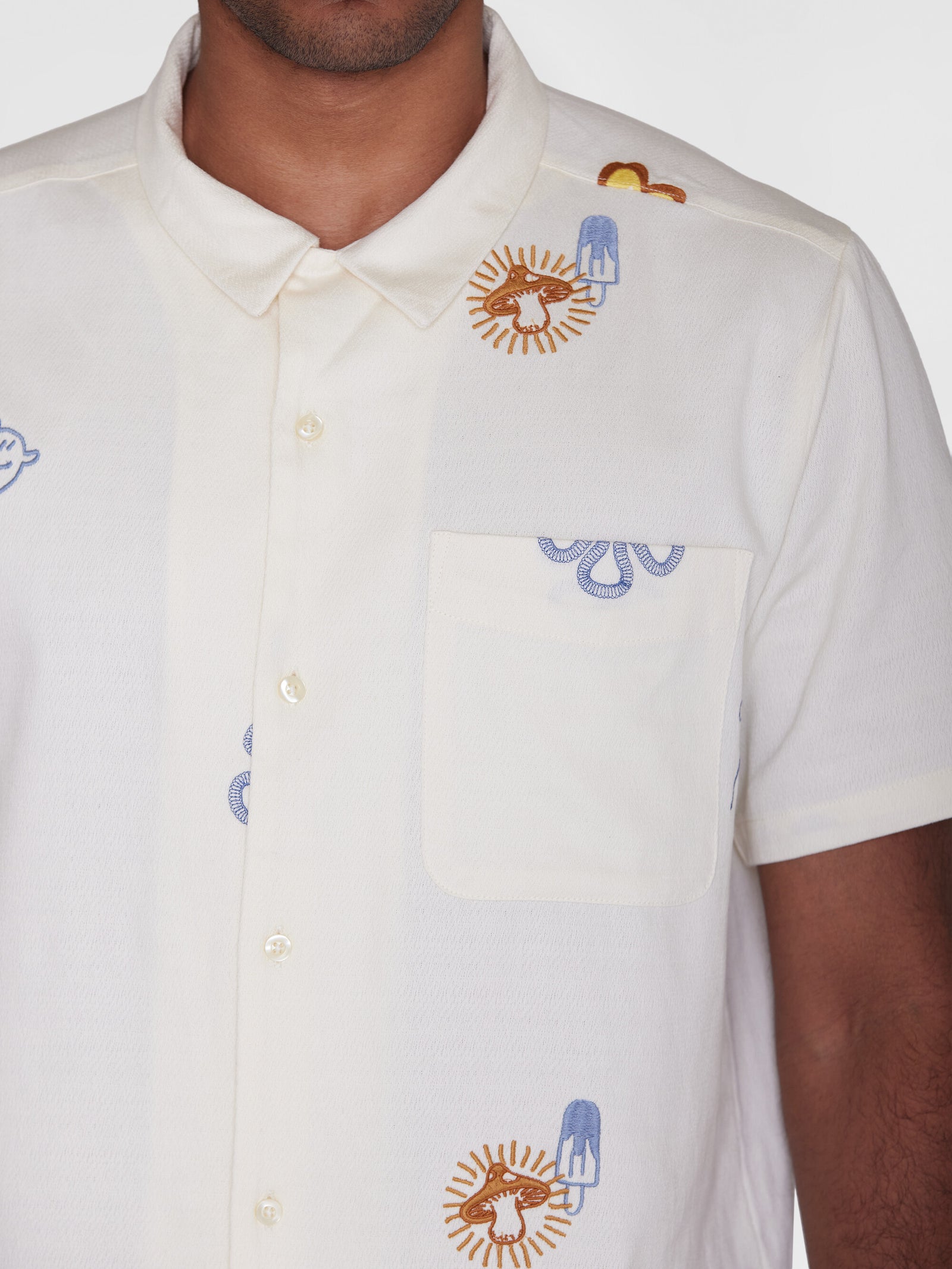 Box fit short sleeve shirt with embroidery - GOTS/Vegan