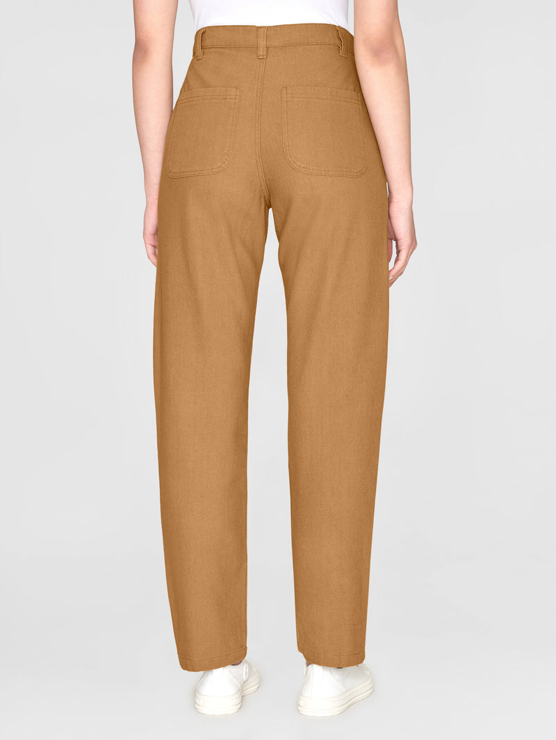 KnowledgeCotton Apparel - WMN CALLA tapered canvas pant Pants 1366 Brown Sugar