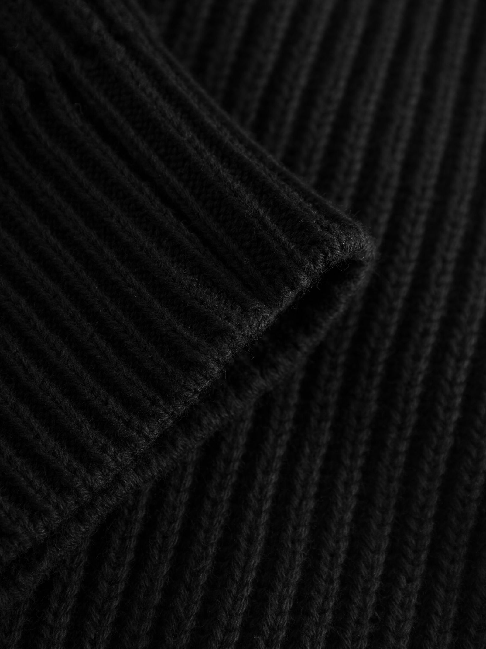 最終価格　BASERANGE Loch Top-Cotton Rib-Black Buy Heavy rib oversize crew neck knit - Black Jet - from