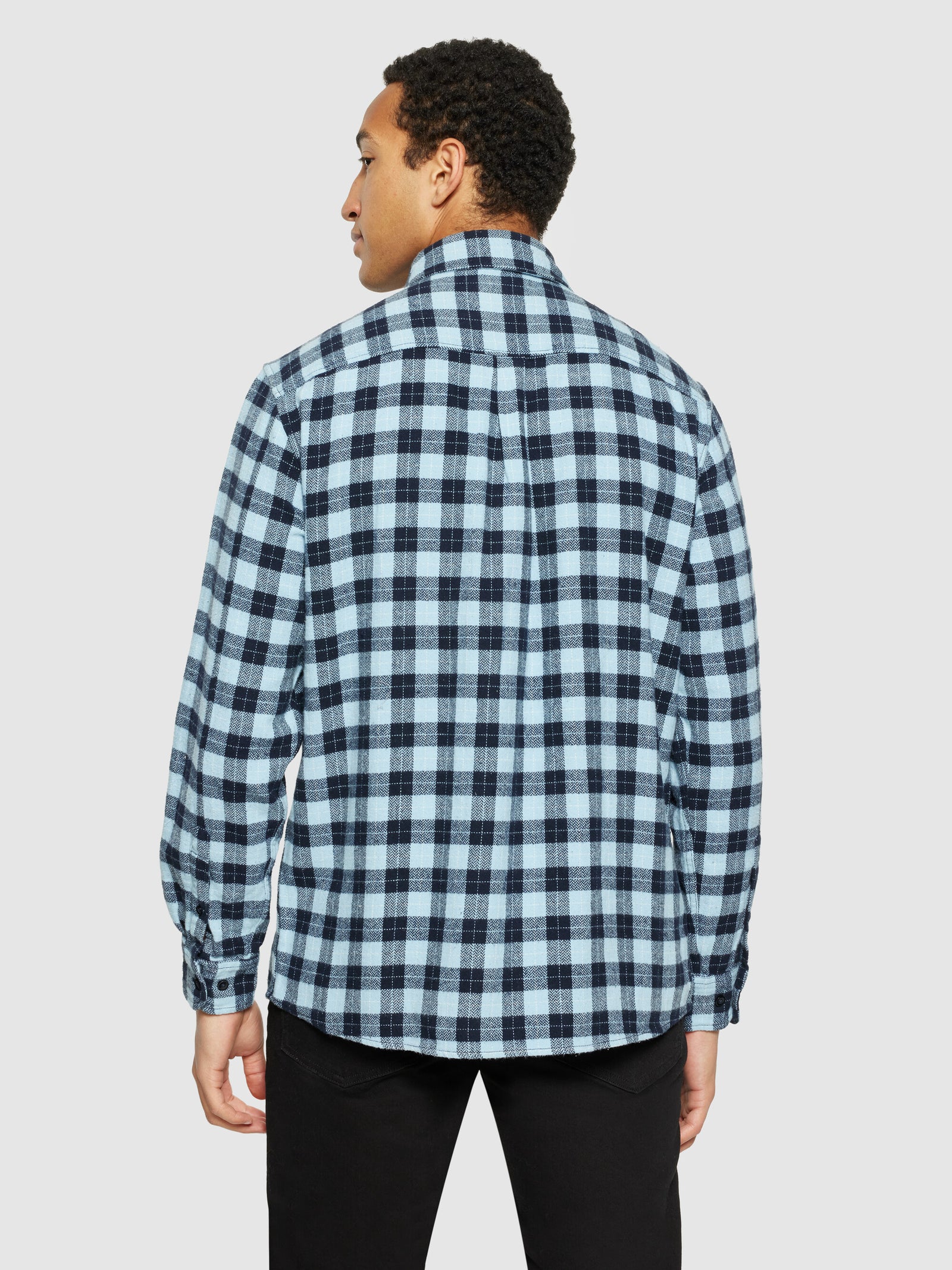 Loose_fit_checkered_shirt-