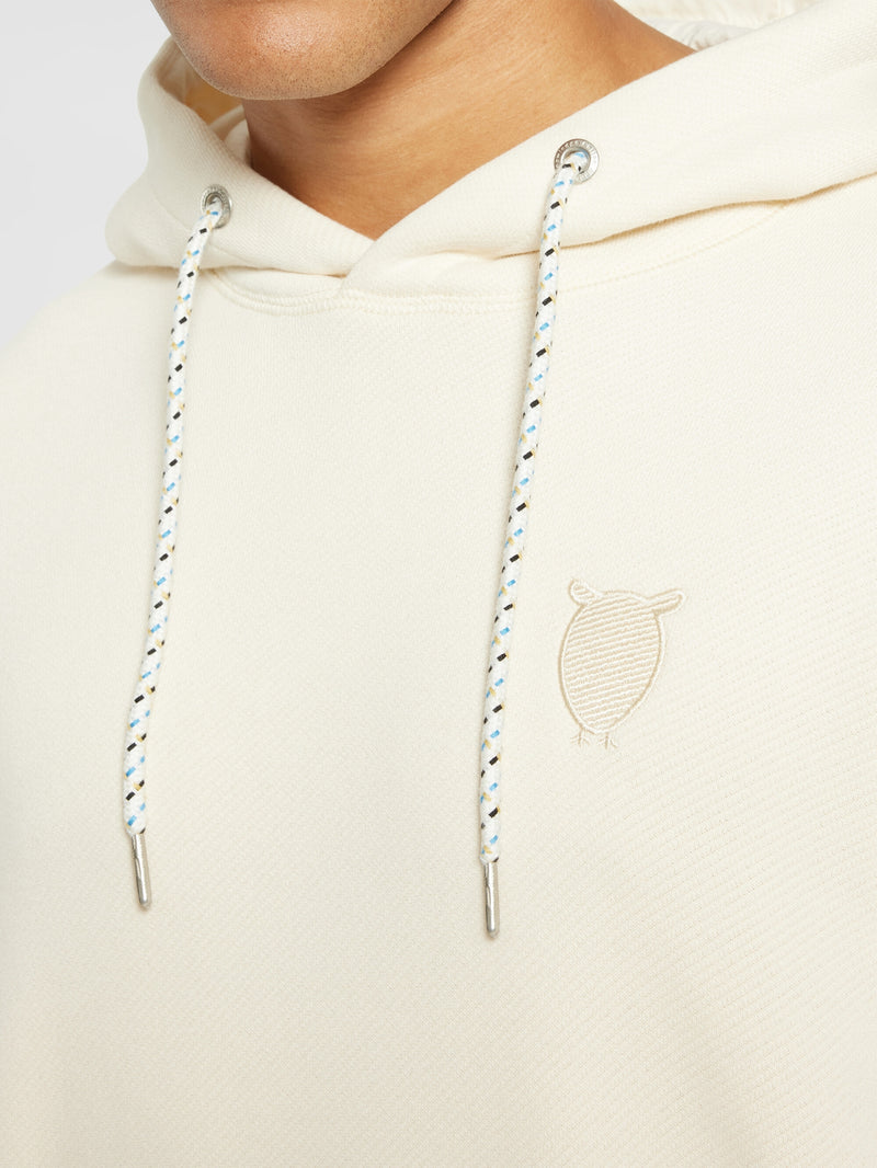 KnowledgeCotton Apparel - MEN Loose fit hood kangaroo pocket sweat with embroidery at chest Sweats 1348 Buttercream