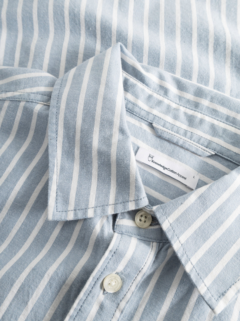 KnowledgeCotton Apparel - MEN Loose fit striped slub canvas shirt Shirts 8021 Blue stripe