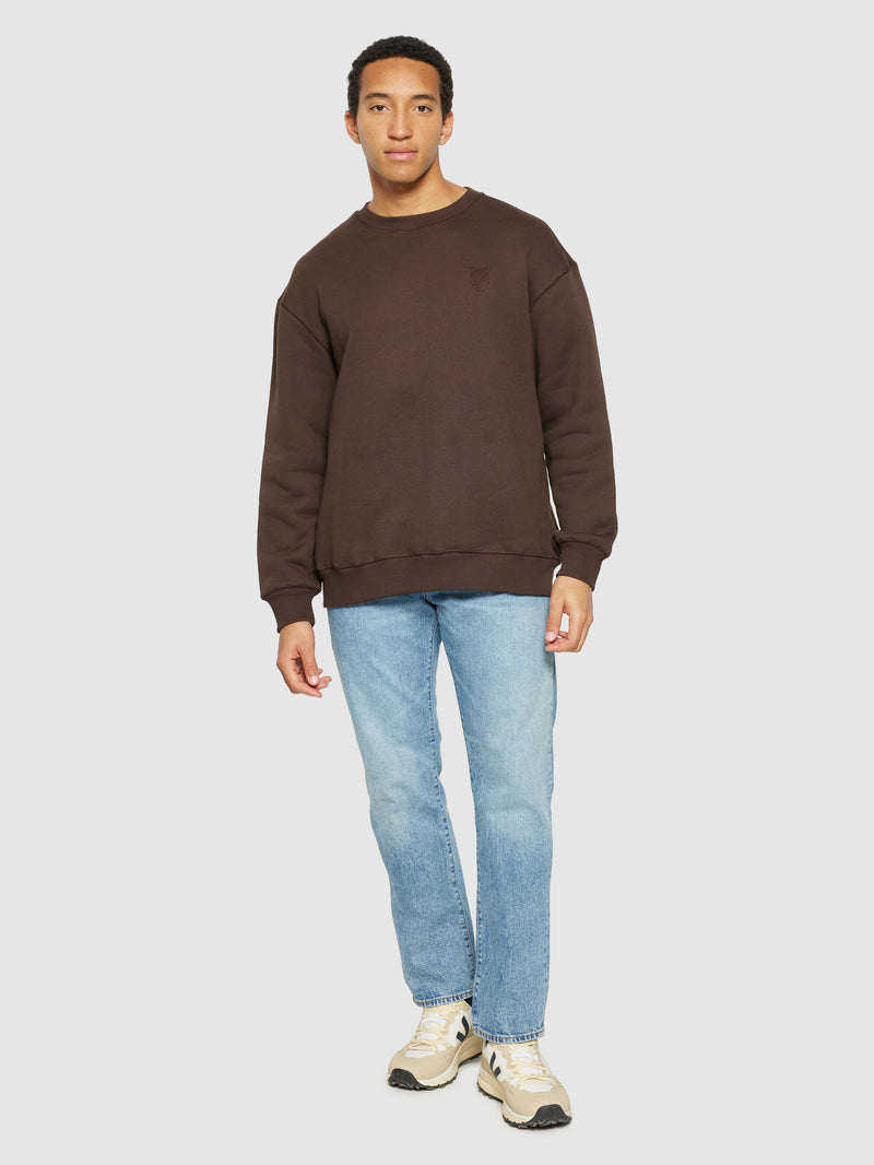 KnowledgeCotton Apparel - MEN Straight fit sweat with embroidery at chest Sweats 1243 Demitasse (brown)