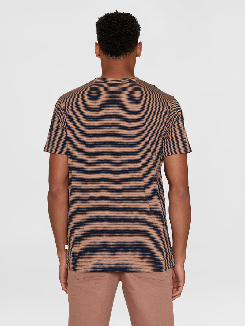 KnowledgeCotton Apparel - MEN Narrow striped slub t-shirt T-shirts 8026 Brown stripe