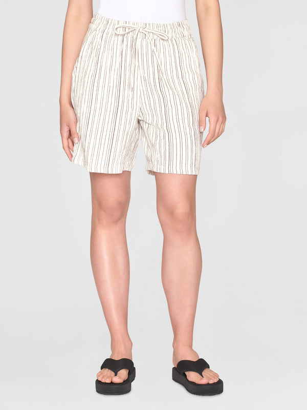 KnowledgeCotton Apparel - WMN POSEY wide mid-rise wrinkle stripe shorts - GOTS/Vegan Shorts 8026 Brown stripe