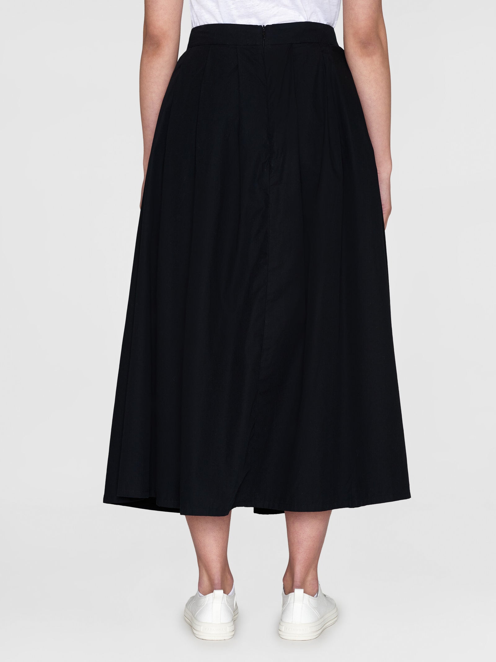 【PORTERNA】Lide mid-length skirt Slip Satin Midi Skirt | Aritzia CA