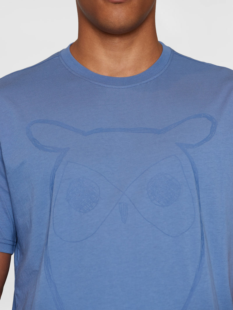 KnowledgeCotton Apparel - MEN Regular big owl front print t-shirt - Regenerative Organic Certified™ - GOTS T-shirts 1432 Moonlight Blue