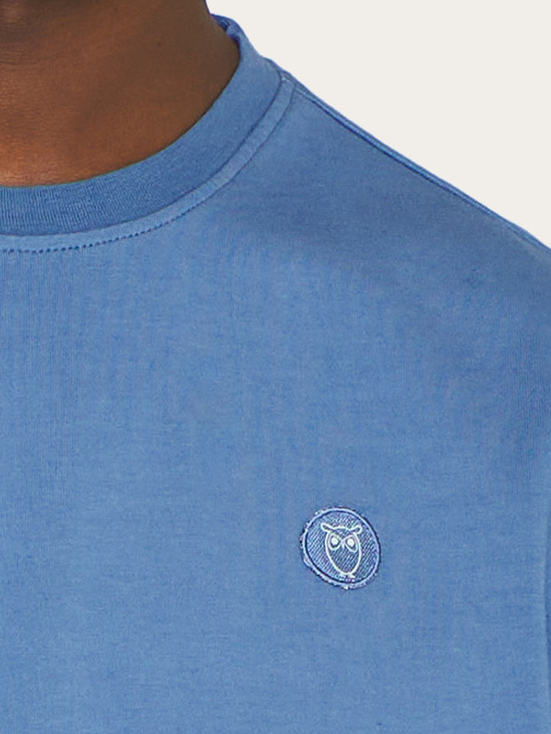 KnowledgeCotton Apparel - MEN Regular fit Badge t-shirt T-shirts 1427 Coronet Blue