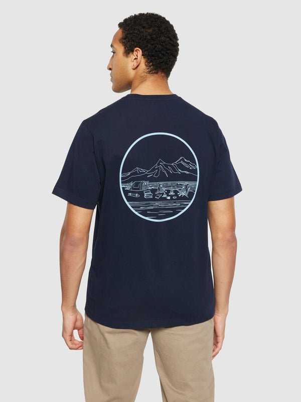 KnowledgeCotton Apparel - MEN Regular fit chill camp back print t-shirt - Regenerative Organic Certified® - GOTS/Vegan T-shirts 1412 Night Sky