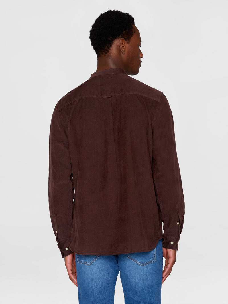KnowledgeCotton Apparel - MEN Regular fit corduroy strand collar shirt Shirts 1394 Chocolate Plum