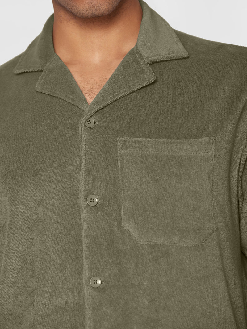 KnowledgeCotton Apparel - MEN Terry loose short sleeve shirt Shirts 1068 Burned Olive