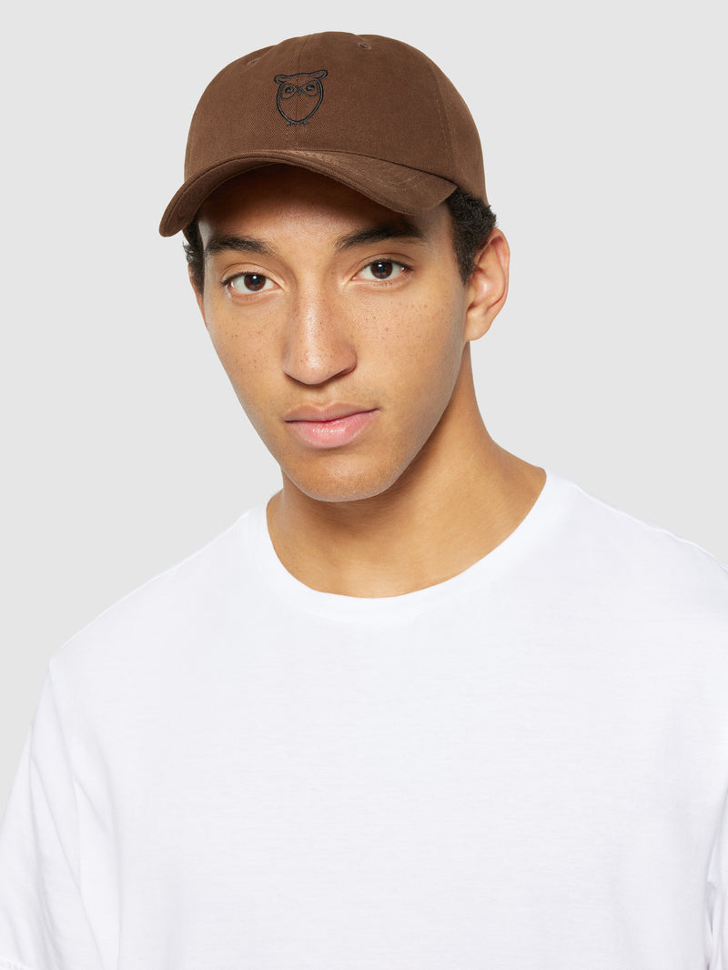 KnowledgeCotton Apparel - UNI Twill baseball cap - GOTS/Vegan Caps 1243 Demitasse (brown)