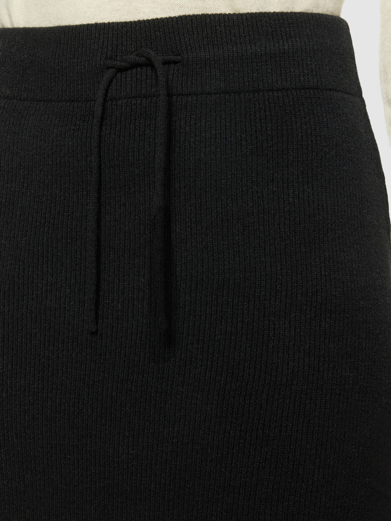 KnowledgeCotton Apparel - WMN Wool midth lengt rib knit skirt Skirts 1300 Black Jet