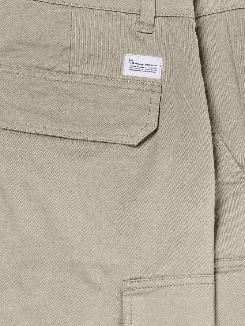 KnowledgeCotton Apparel - MEN Cargo stretched twill shorts Shorts 1228 Light feather gray
