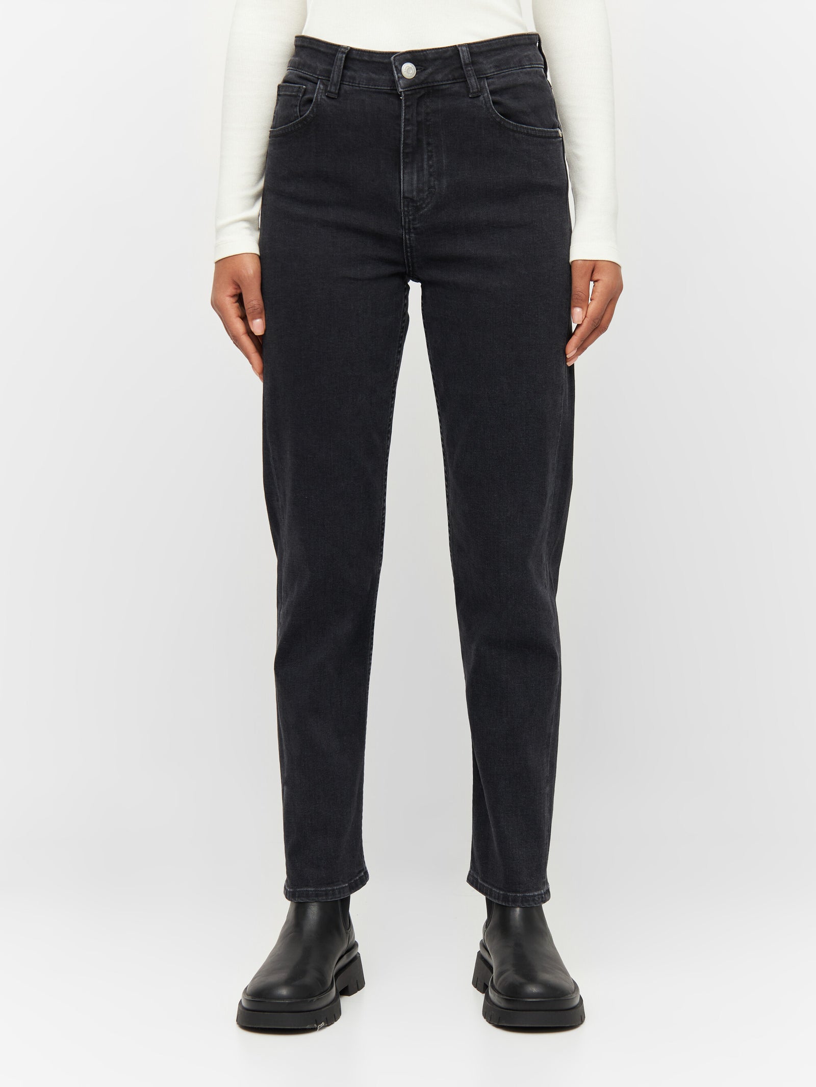 Buy IRIS mom mid rise rinse black 5 pocket cropped jeans Rinse black from KnowledgeCotton Apparel