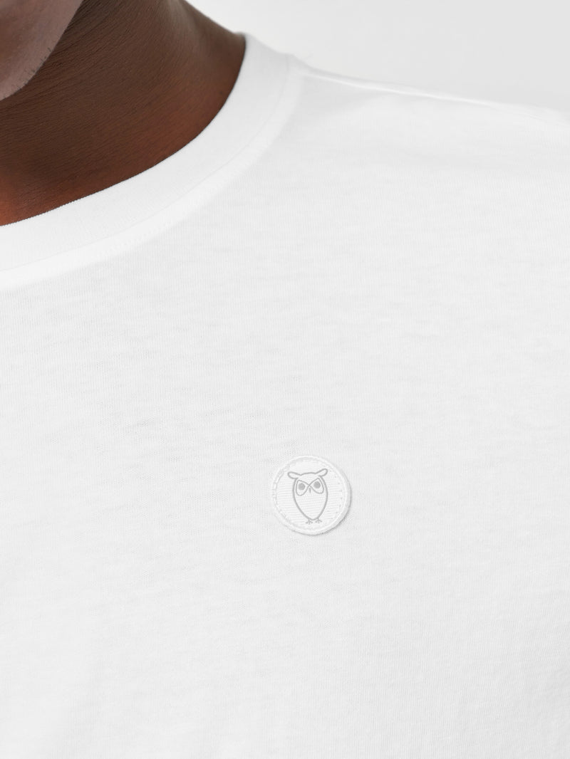 KnowledgeCotton Apparel - MEN Regular fit Badge t-shirt T-shirts 1010 Bright White